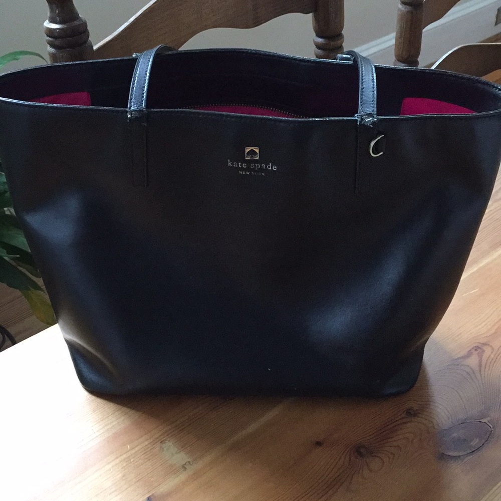 Kate Spade tote in black.